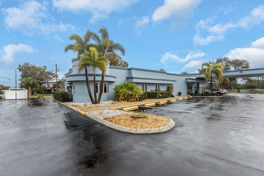 More Photos Of 7641 66th St N, Pinellas Park Medical For Sale