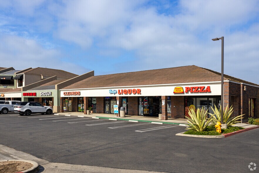 More Photos Of 16561 Bolsa Chica St, Huntington Beach Restaurant For Lease