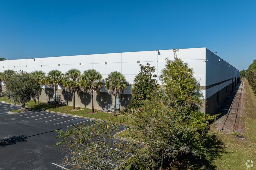 More Photos Of 3660 Deerpark Blvd S, Elkton Distribution For Lease