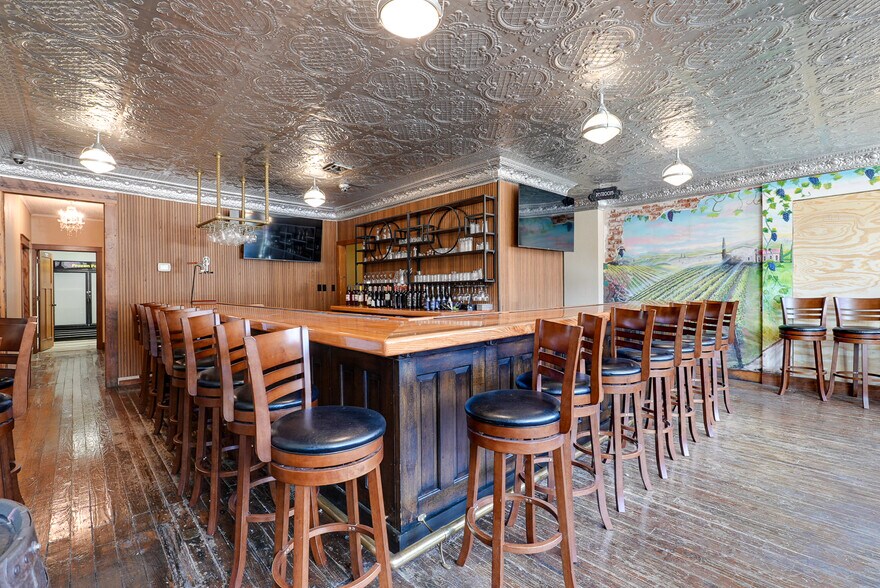 More Photos Of 312 S Hudson St, Buckner Restaurant For Lease