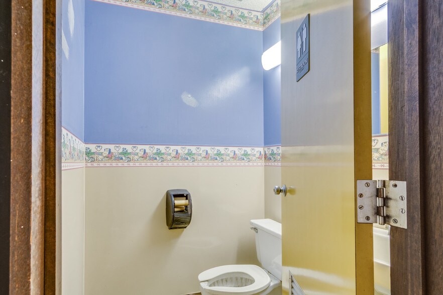 More Photos Of 5410 Allen Rd, Allen Park Medical For Sale