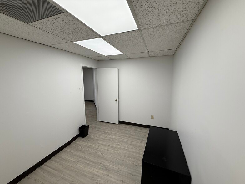 More Photos Of 820 Shelby Ln, Austin Warehouse For Lease