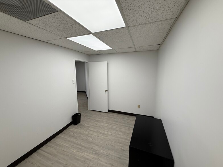 More Photos Of 820 Shelby Ln, Austin Warehouse For Lease