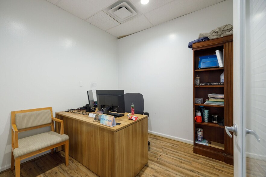 More Photos Of 2825 S Crater Rd, Petersburg Storefront Retail Office For Sale