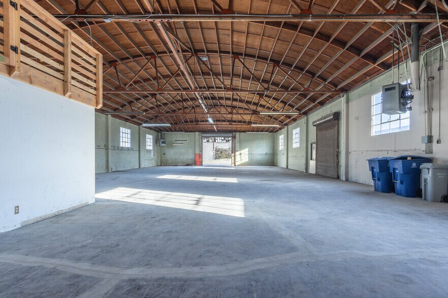 More Photos Of 320 Victory Ave, South San Francisco Warehouse For Lease