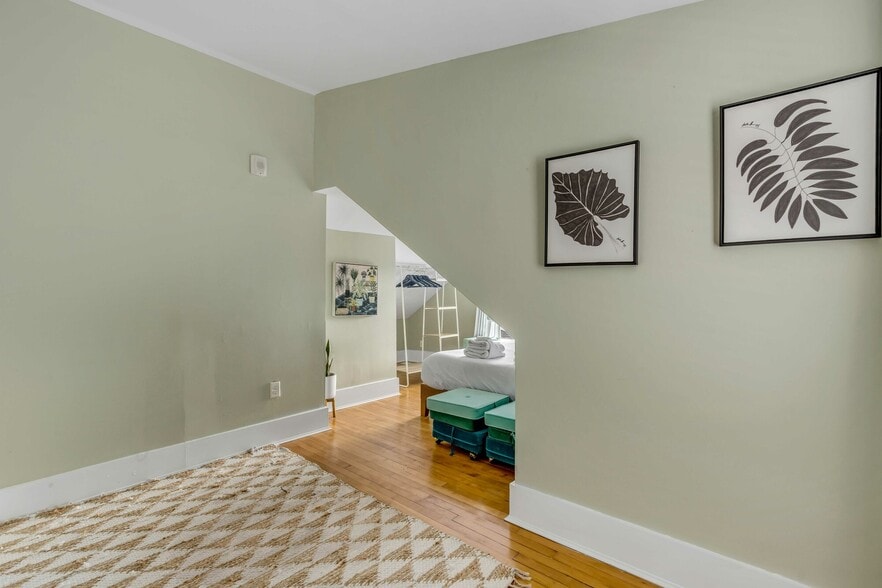 More Photos Of 140 Spring St, Charleston Hospitality For Sale