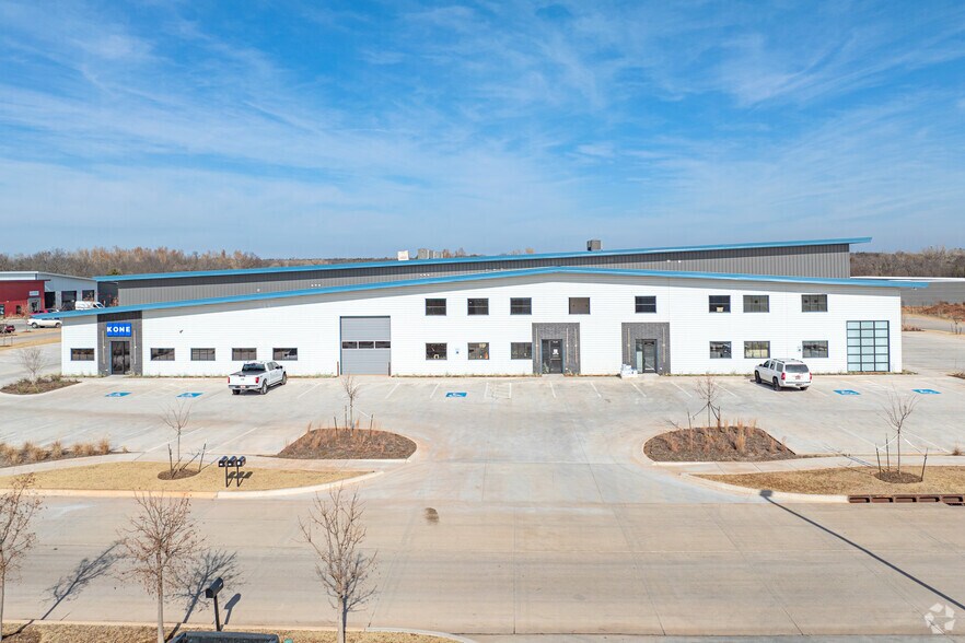 More Photos Of 3725 NE 104th St, Oklahoma City Light Distribution For Lease