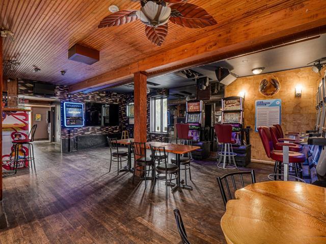 More Photos Of 515 Rue Notre-Dame, Repentigny Storefront For Sale