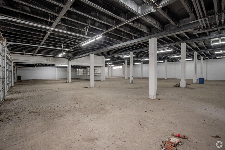 More Photos Of 625 Humble Ave, San Antonio Warehouse For Sale