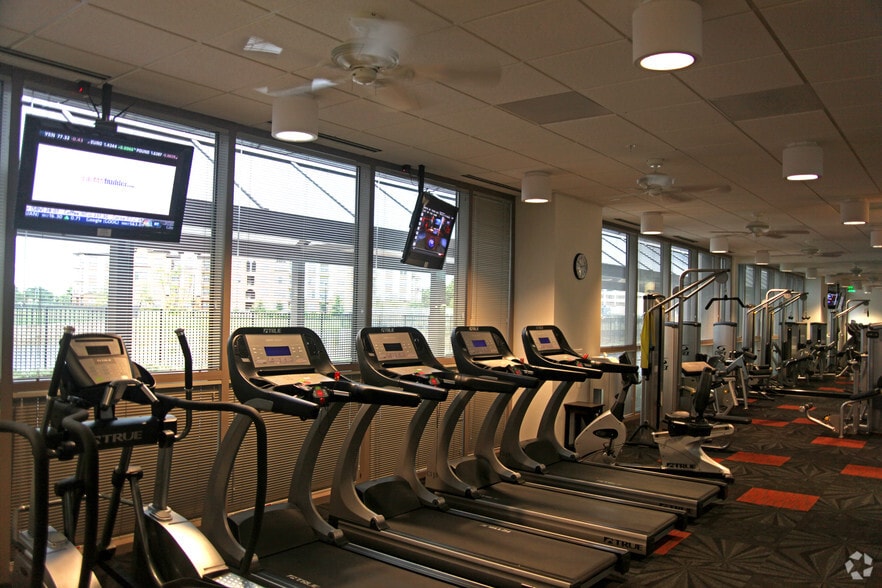 More Photos Of 4030 W Boy Scout Blvd, Tampa Office For Lease