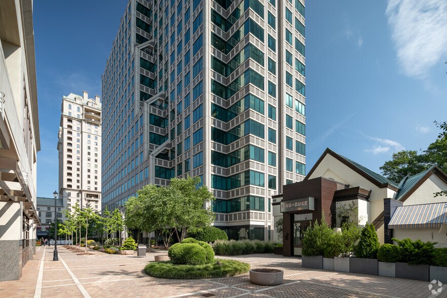 More Photos Of 3060 Peachtree Rd NW, Atlanta Office For Lease