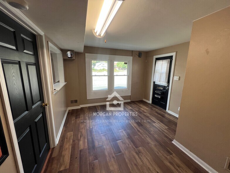 More Photos Of 917 E 8th St, Anderson Office For Lease