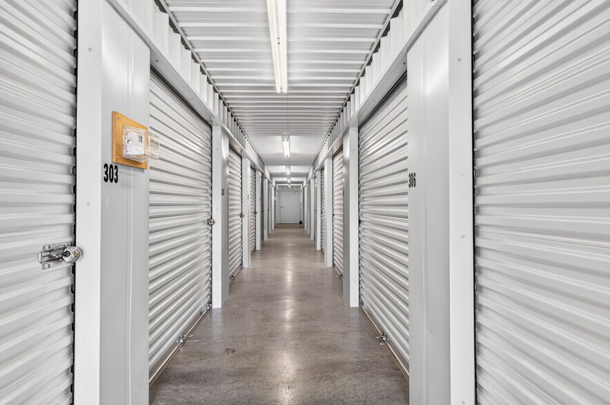 More Photos Of 110 Woodlands Cir, Crossville Self Storage For Sale
