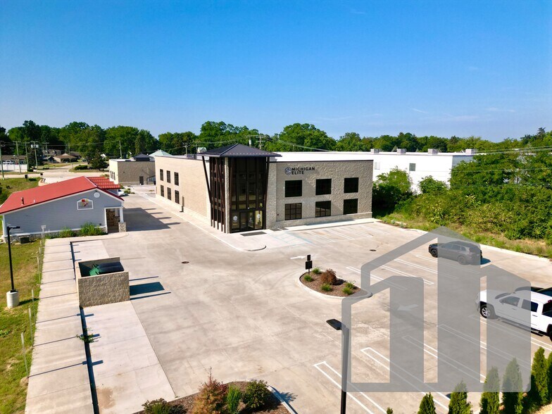 More Photos Of 10555 Grand River Ave, Brighton Specialty For Lease