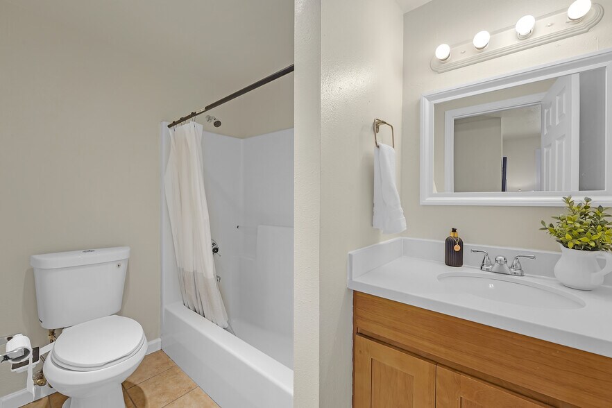 More Photos Of 9212 SE Bush St, Portland Specialty For Sale