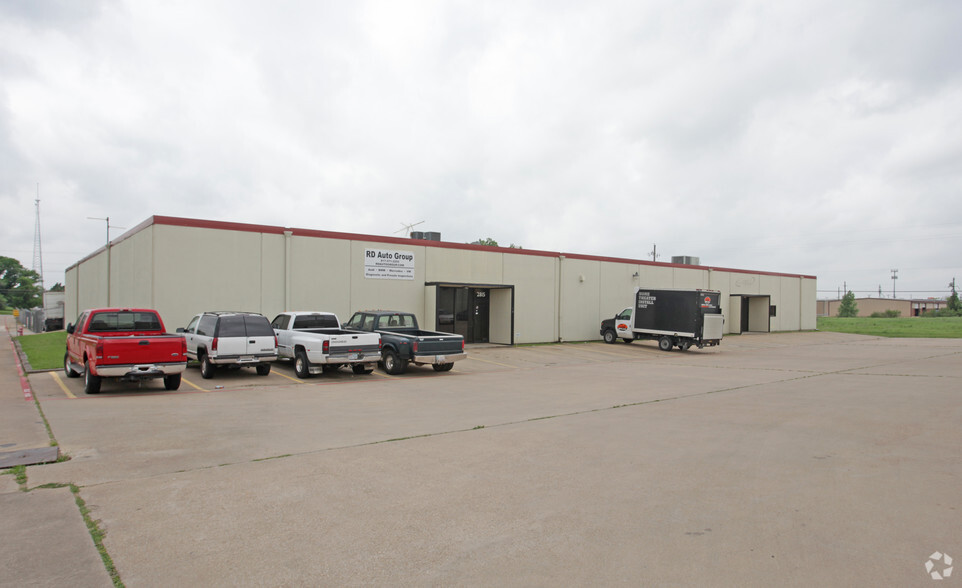 Primary Photo Of 2811-2823 Euless Blvd W, Euless Light Distribution For Lease