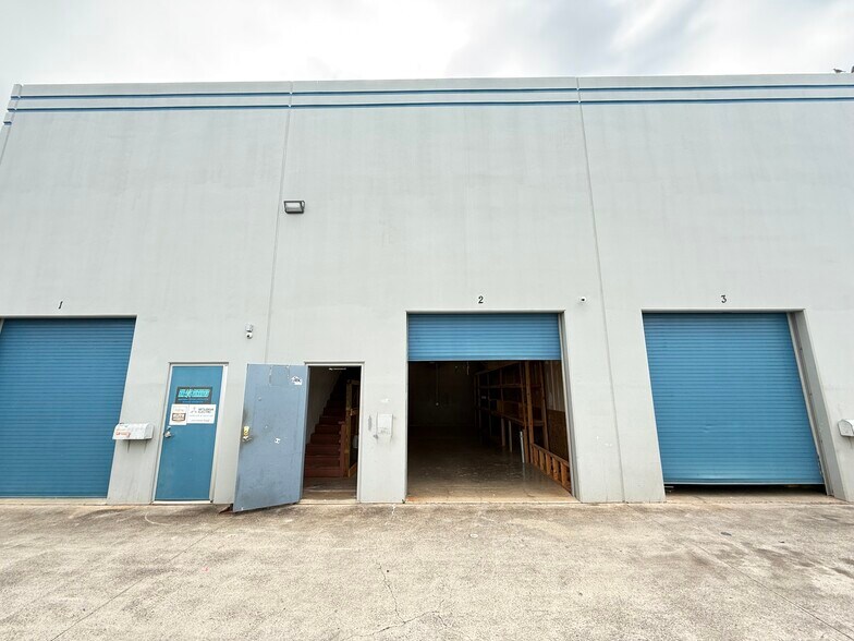 More Photos Of 94-344 Ukee St, Waipahu Warehouse For Lease