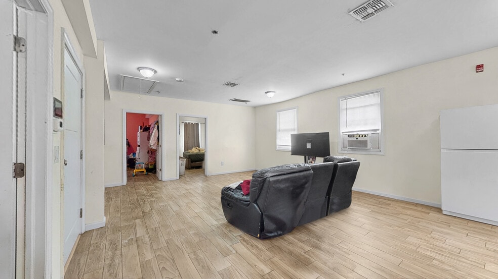 More Photos Of 433 Elizabeth Ave, Elizabeth Storefront Retail Residential For Sale