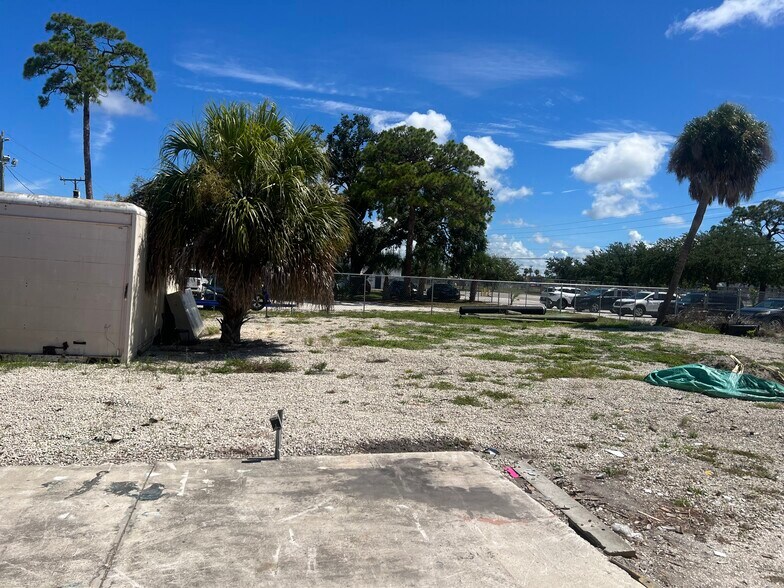 More Photos Of 264 Bahama St, Venice Office For Lease