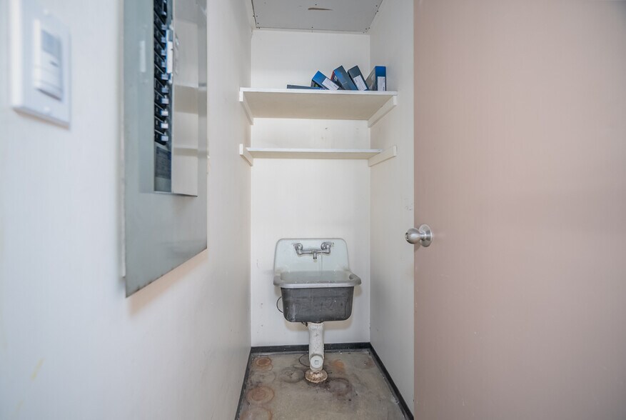 More Photos Of 3455 Victoria Dr, Vancouver Office For Sale