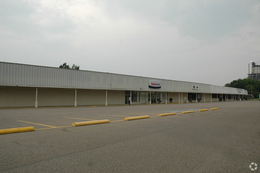 More Photos Of 653 E Madison Ave, Bastrop General Retail For Lease