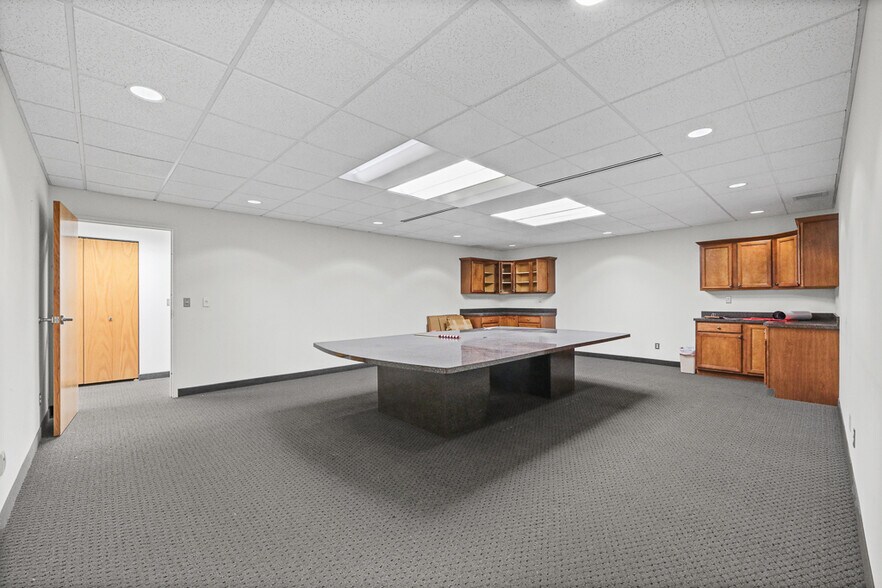 More Photos Of 37401 Stevens Blvd, Willoughby Flex For Lease