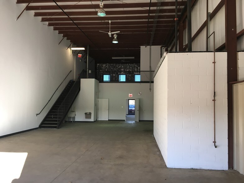 More Photos Of 8684-8704 Virginia Meadows Dr, Manassas Flex For Sale