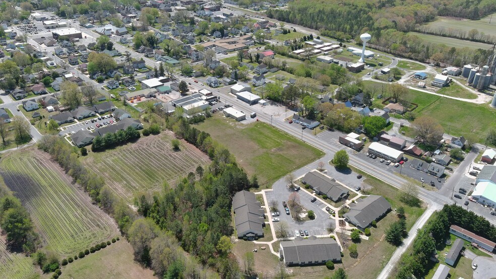 More Photos Of 504 N Bi State Blvd, Delmar Freestanding For Lease