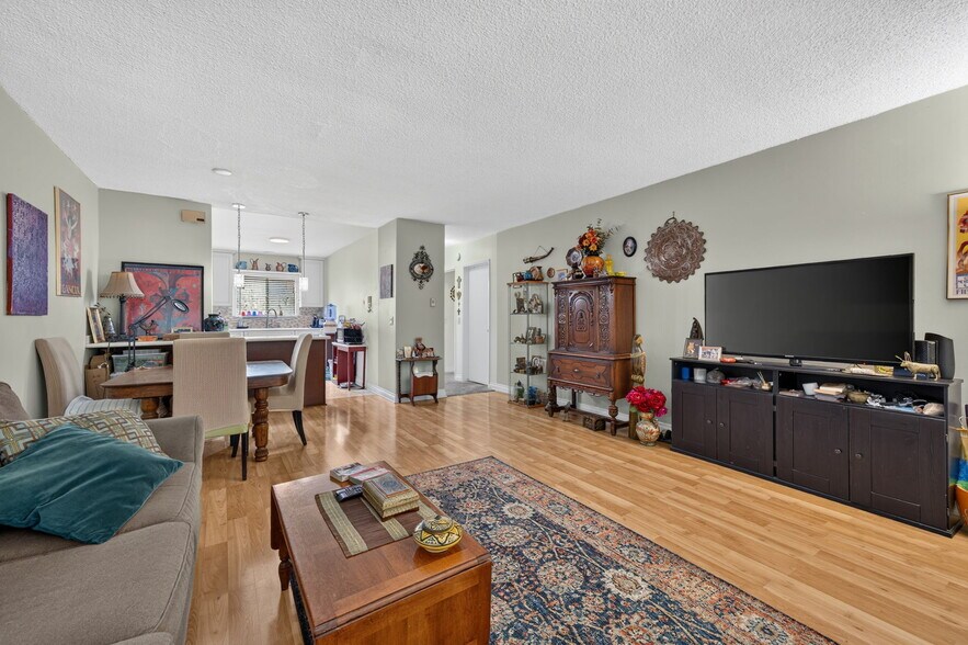 More Photos Of 1459 Stanley Ave, Glendale Apartments For Sale