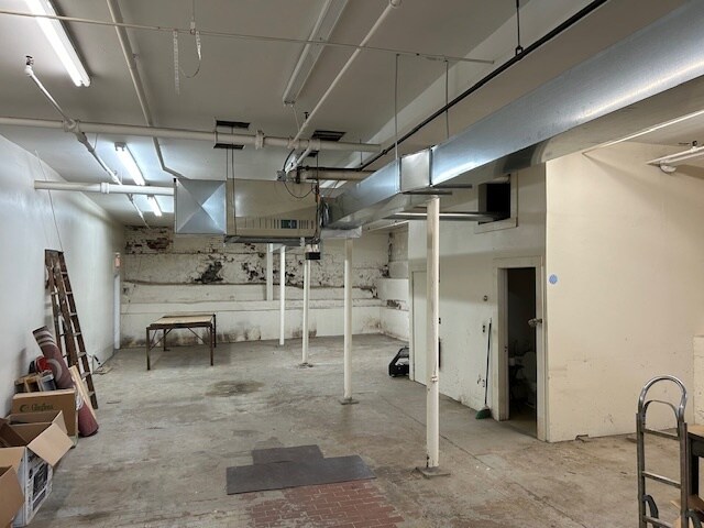 More Photos Of 16-18 Proctor St, Salem Warehouse For Lease