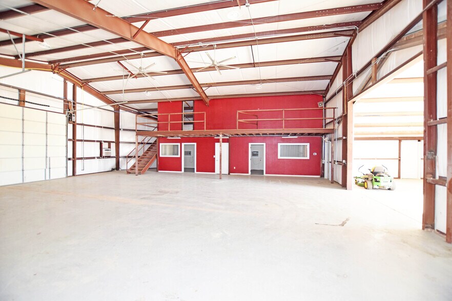 More Photos Of 327 SE Loop 338, Odessa Flex For Lease