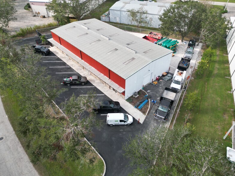 More Photos Of 6247-6251 Colan Pl, Sarasota Warehouse For Lease