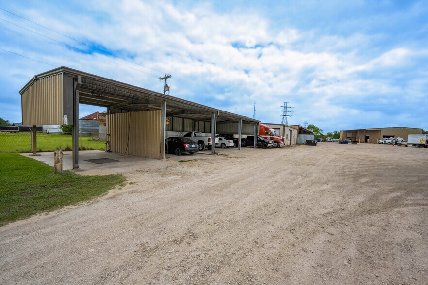 More Photos Of 1500 W Highway 6, Alvin Truck Terminal For Sale