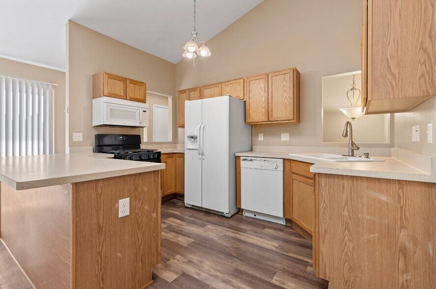 More Photos Of 13517-13519 Harvest Way, Poplar Grove Apartments For Sale