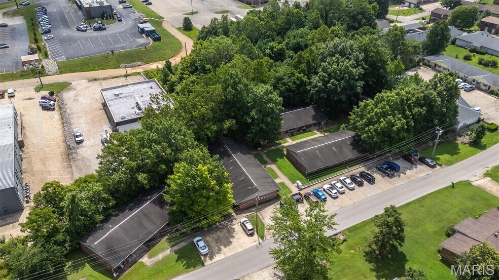 More Photos Of 2733 Holly Trl, Poplar Bluff Apartments For Sale