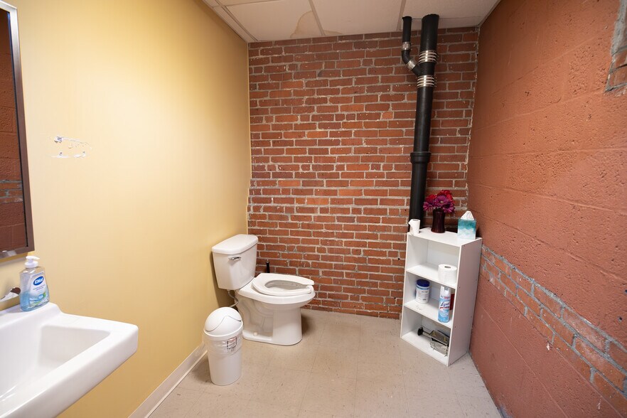 More Photos Of 40 Spruce St, Leominster Medical For Lease