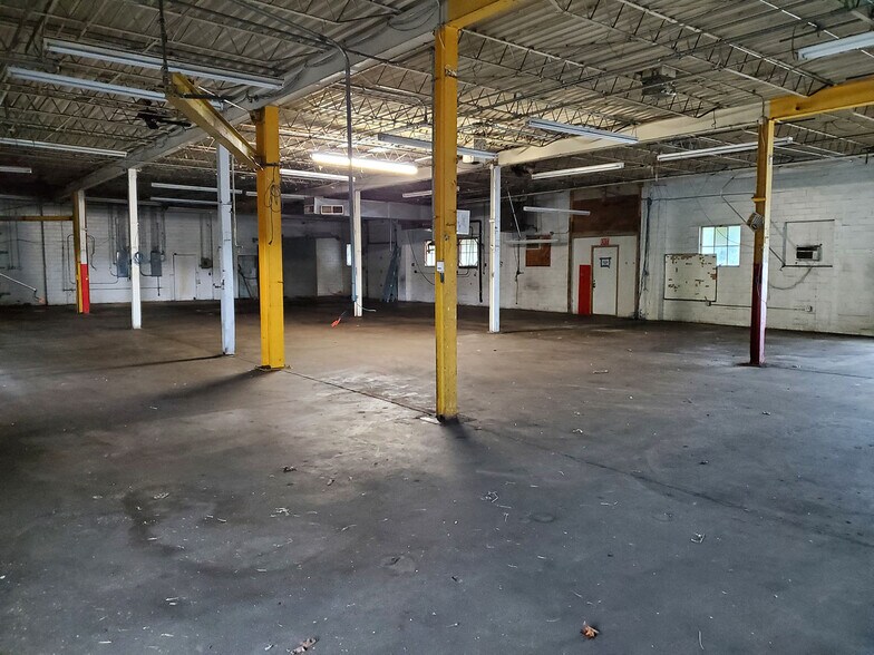More Photos Of 320 Park St, Coloma Industrial For Sale