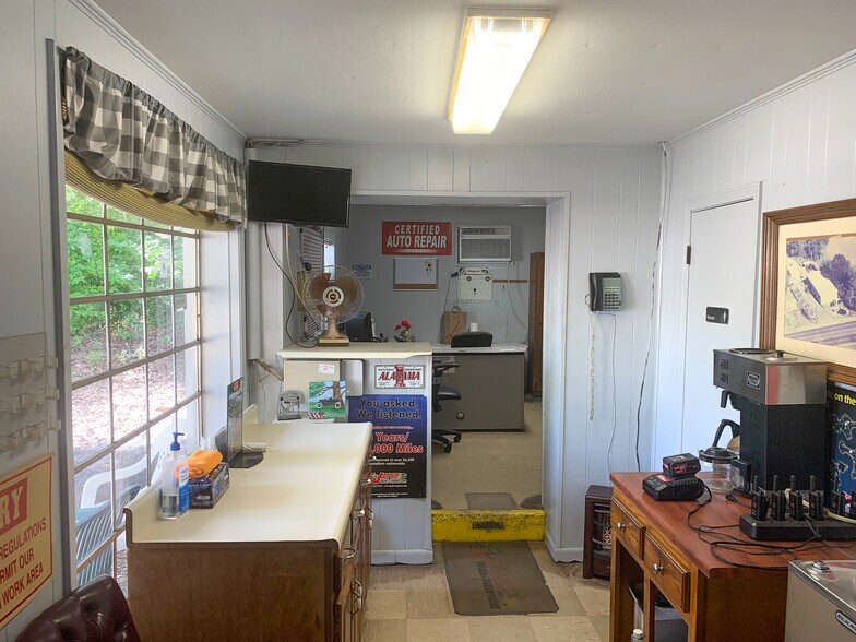 More Photos Of 7010 Moffett Rd, Mobile Industrial For Sale