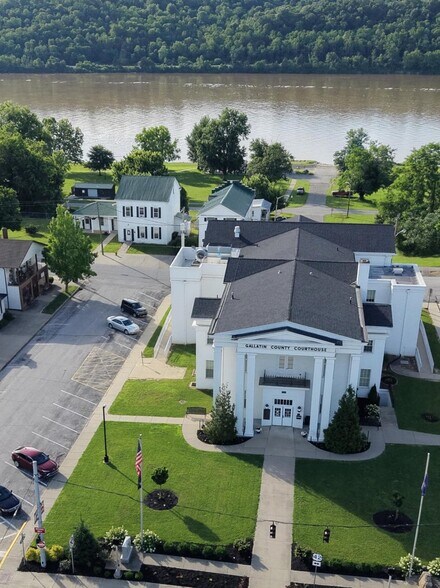 More Photos Of 102 W High St, Warsaw Specialty For Sale