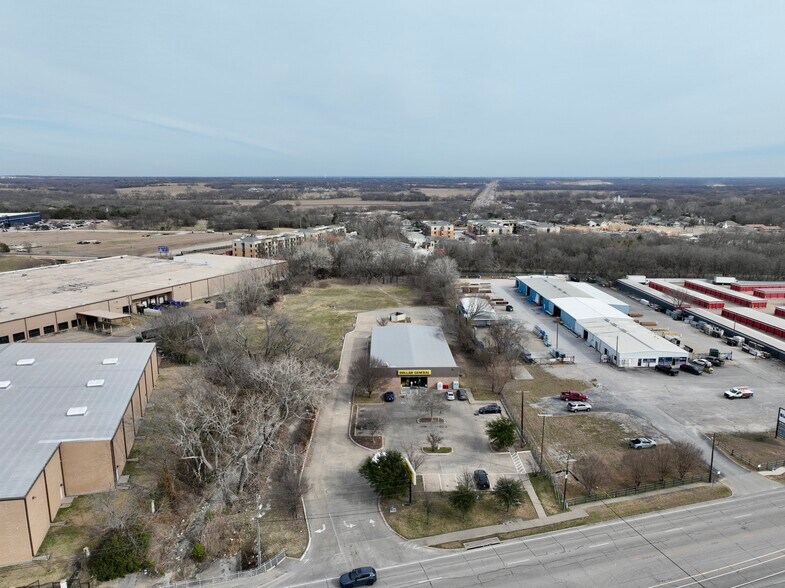 More Photos Of 902 N McDonald St, McKinney Industrial For Lease
