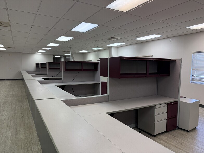 More Photos Of 6451 North W St, Pensacola Office For Sale