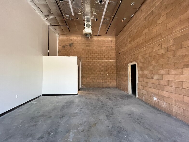 More Photos Of 1823 E Vernon Ave, Los Angeles Service For Lease