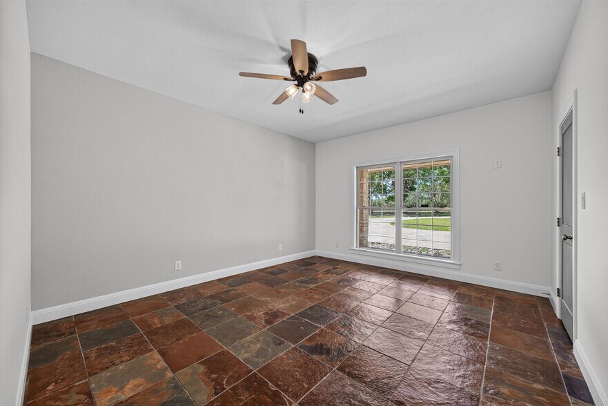 More Photos Of 2234 Highway 90 w, Castroville Flex For Sale
