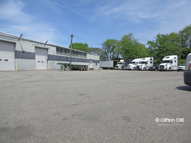 More Photos Of 285 Highland Cross, Rutherford Warehouse For Lease