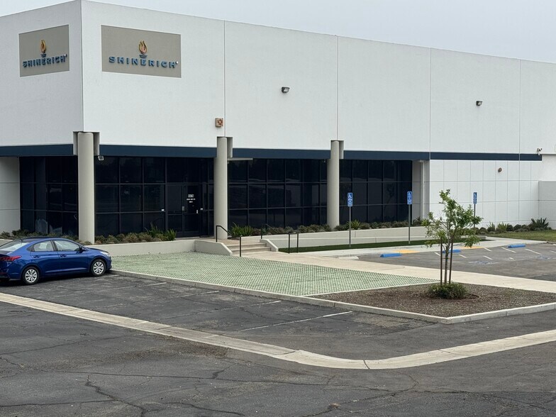 Primary Photo Of 5576 Ontario Mills Pky, Ontario Warehouse For Lease