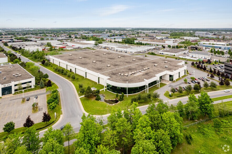 More Photos Of 2199 Boul Fernand-Lafontaine, Longueuil Warehouse For Lease