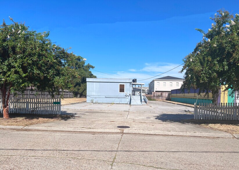 More Photos Of 2701 N Hullen St, Metairie Office For Sale