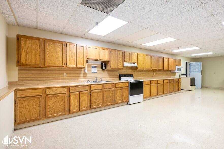 More Photos Of 650 High St, Danville Office For Sale