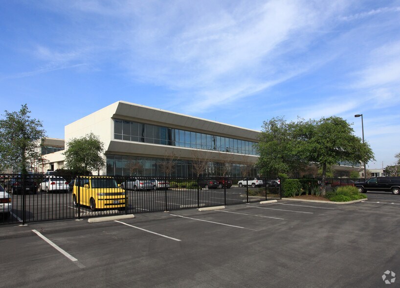More Photos Of 18455 S Figueroa St, Gardena Research And Development For Lease