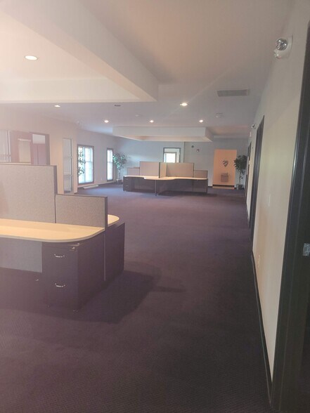 More Photos Of 116 County Line Rd W, Westerville Loft Creative Space For Sale